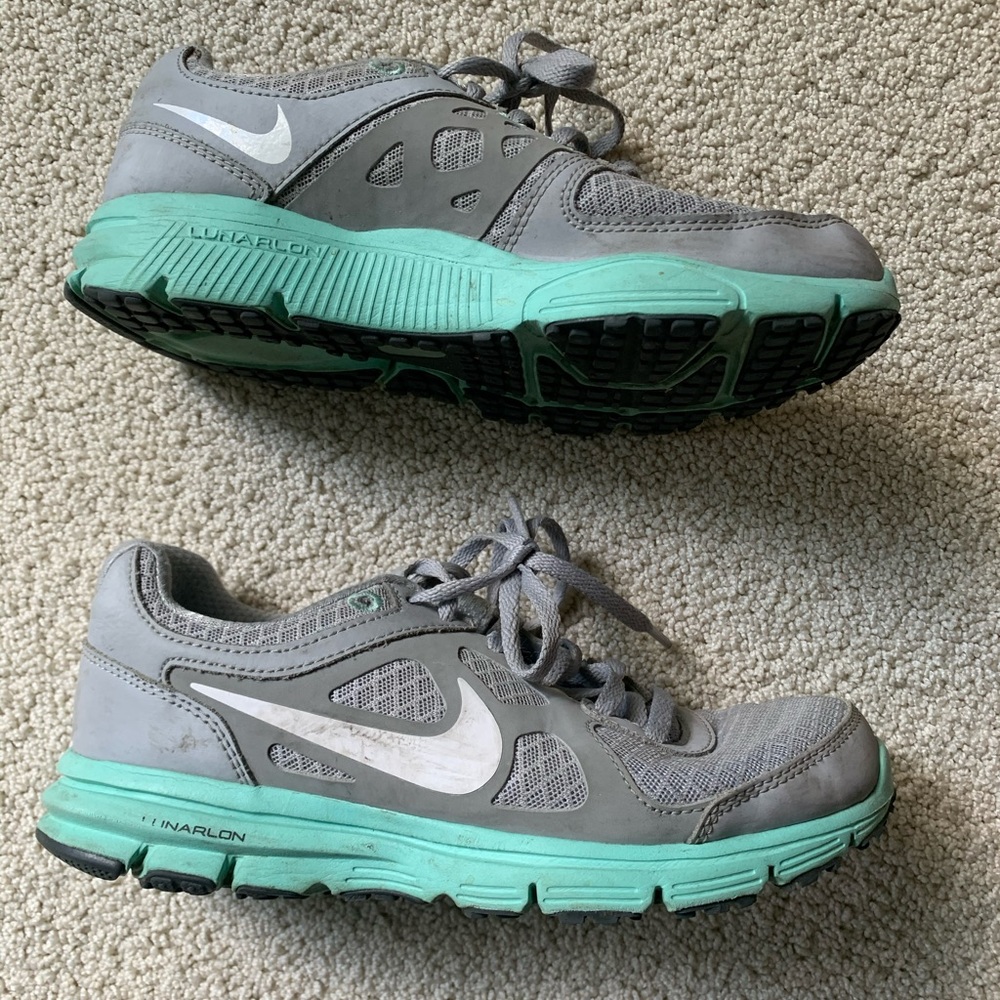 Nike tennis shoes - size 5
